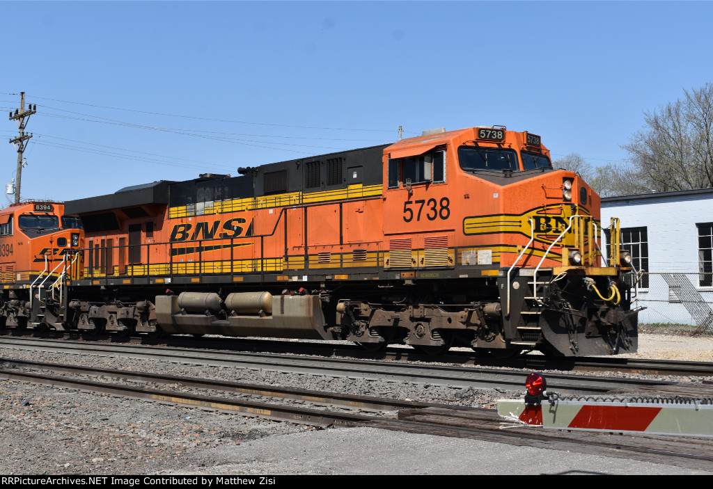 BNSF 5738